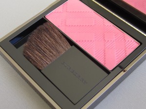 burberry light glow rose blush #03 natural blush