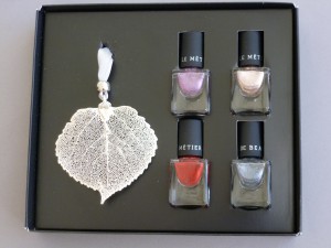 le metier de beaute merry metallics nail set