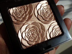 laura mercier face illuminator