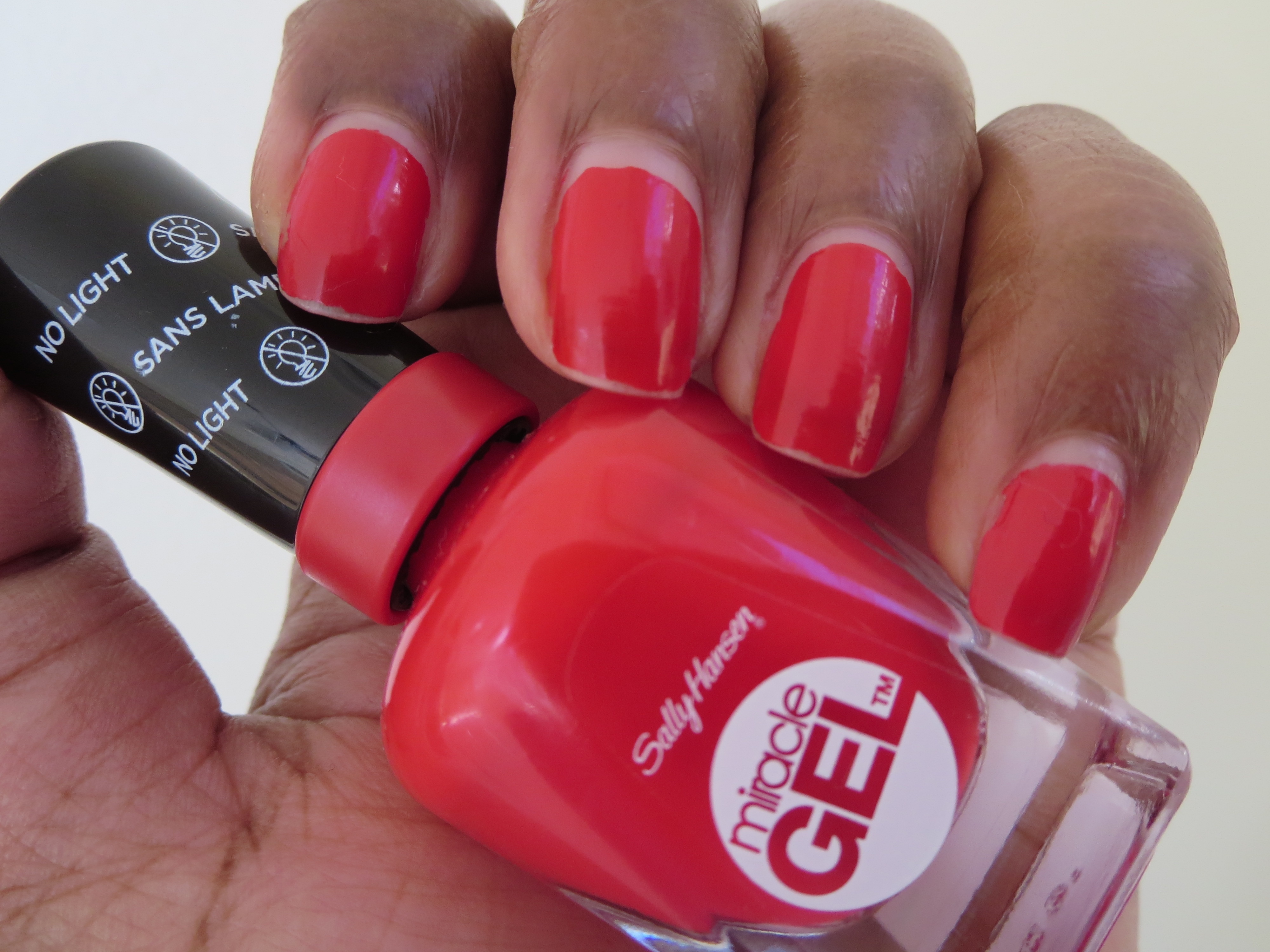 Sally Miracle Gel-Red Eye The Top Coat After 14